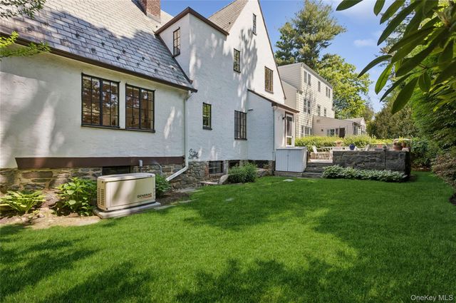 51 Vine Road, Larchmont, NY 10538