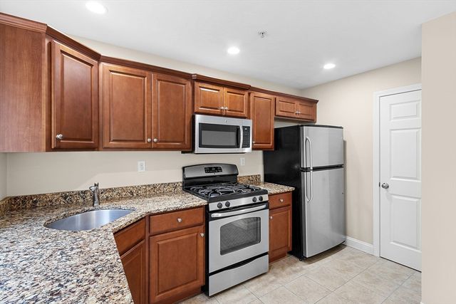400 Justin Dr 1, Weymouth, MA 02188