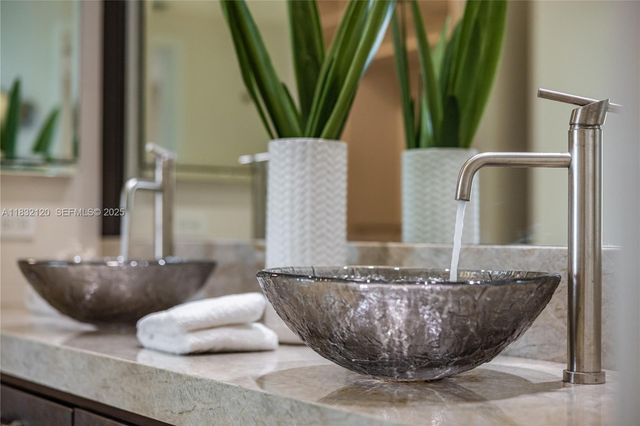 615 Ocean Drive 6A, Key Biscayne, FL 33149
