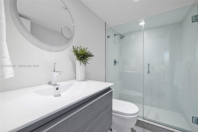 615 Ocean Drive 6A, Key Biscayne, FL 33149