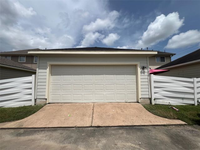 1669 Nichole Woods Drive, Houston, TX 77047
