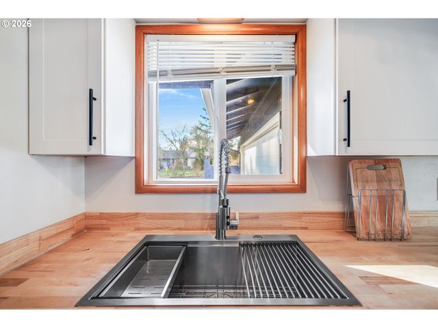 310 Ne 170TH Ave, Portland, OR 97230