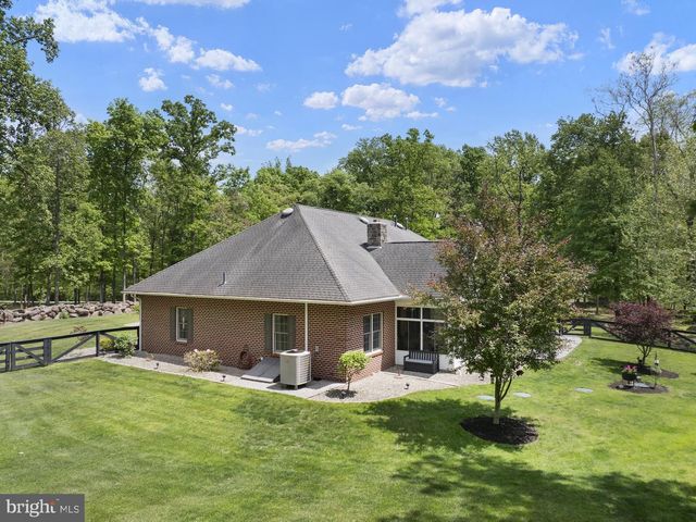 15 SAMS LN, Gettysburg, PA 17325