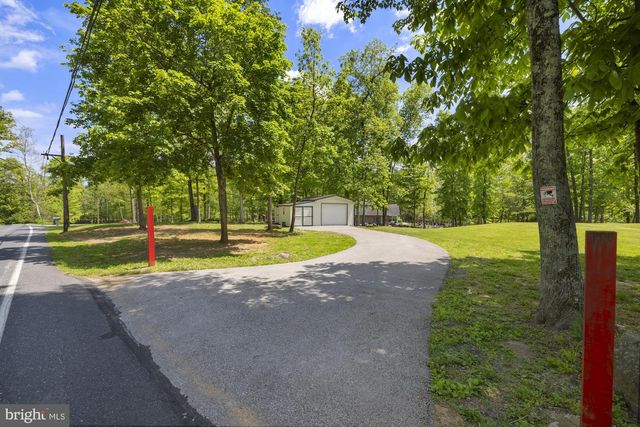 15 SAMS LN, Gettysburg, PA 17325