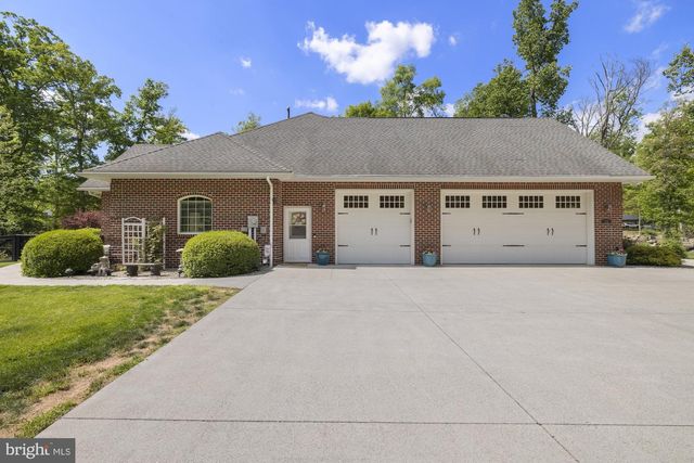 15 SAMS LN, Gettysburg, PA 17325