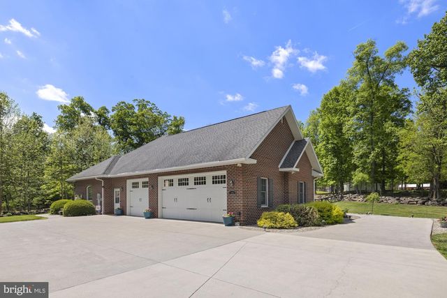15 SAMS LN, Gettysburg, PA 17325