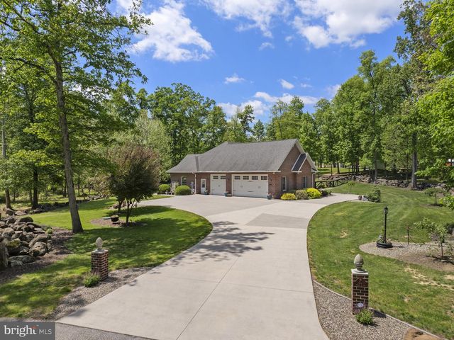 15 SAMS LN, Gettysburg, PA 17325