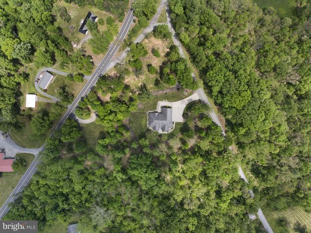 15 SAMS LN, Gettysburg, PA 17325