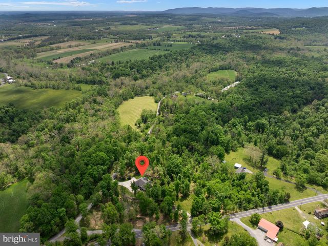 15 SAMS LN, Gettysburg, PA 17325