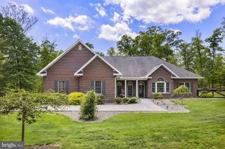 15 SAMS LN, Gettysburg, PA 17325