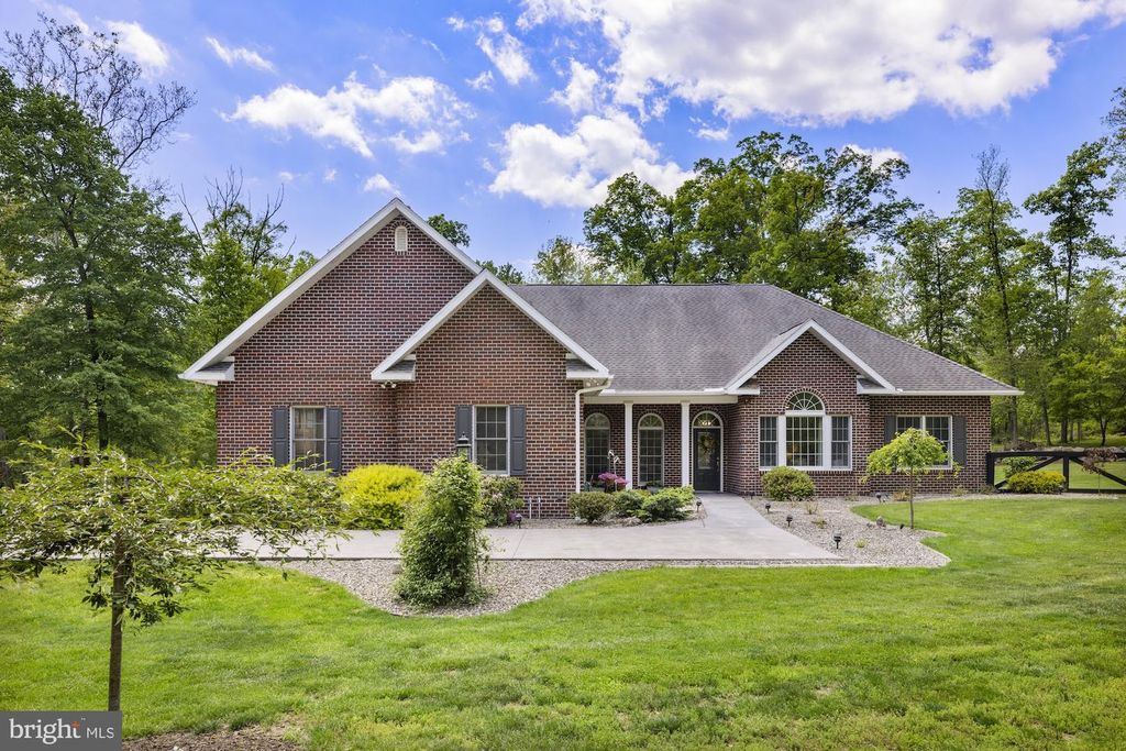 15 SAMS LN, Gettysburg, PA 17325