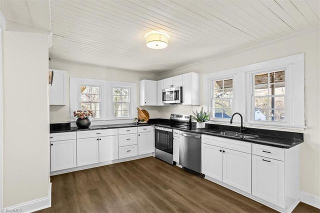 7511 Greenlawn Drive, Summerfield, NC 27358