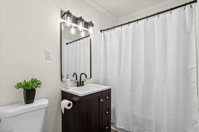 7511 Greenlawn Drive, Summerfield, NC 27358