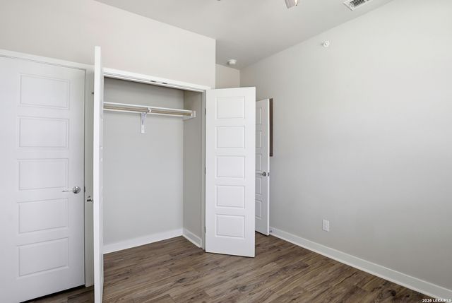 711 S Frio St Apt 1104, San Antonio, TX 78207