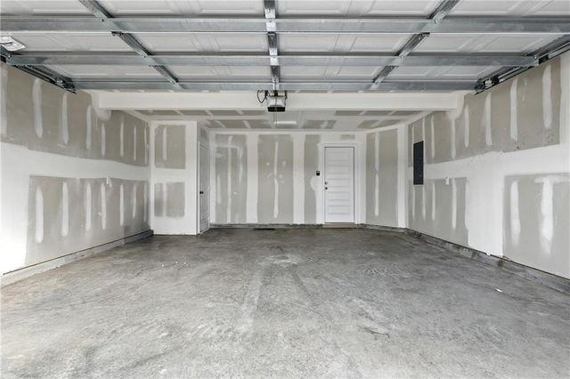 428 Valley View Drive, Tonganoxie, KS 66086