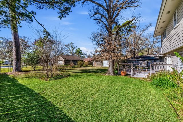 112 Elmwood Street, Huntsville, TX 77320