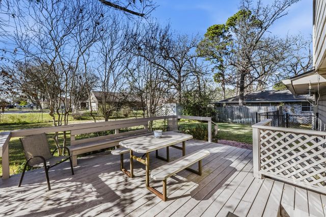 112 Elmwood Street, Huntsville, TX 77320