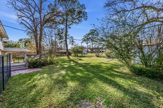 112 Elmwood Street, Huntsville, TX 77320