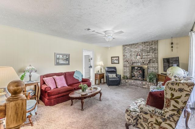 112 Elmwood Street, Huntsville, TX 77320