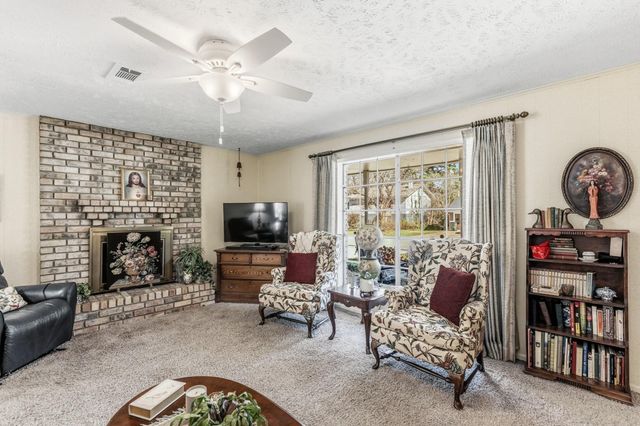 112 Elmwood Street, Huntsville, TX 77320