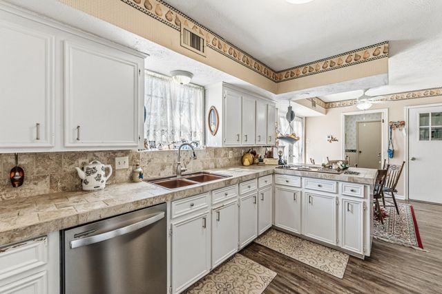 112 Elmwood Street, Huntsville, TX 77320