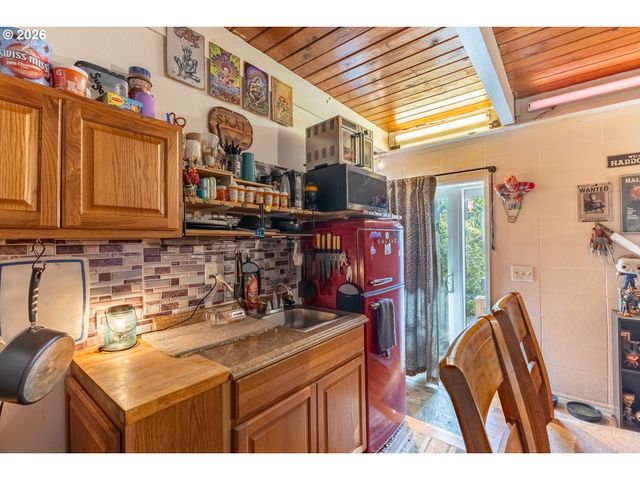 2310 ORR Ln, Eugene, OR 97405
