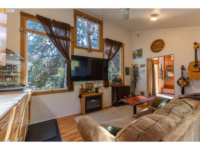 2310 ORR Ln, Eugene, OR 97405