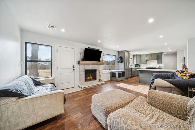 3822 E 56th Place, Tulsa, OK 74135