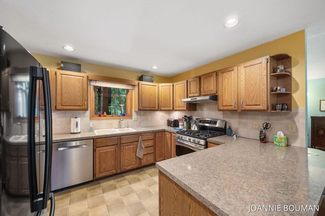 4629 Pine Drive, Laketown Twp, MI 49423