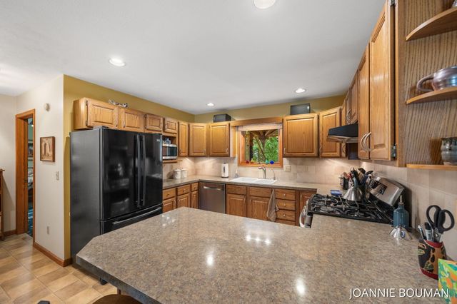 4629 Pine Drive, Laketown Twp, MI 49423
