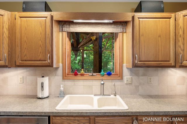 4629 Pine Drive, Laketown Twp, MI 49423