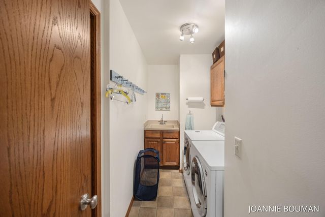 4629 Pine Drive, Laketown Twp, MI 49423