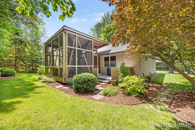 4629 Pine Drive, Laketown Twp, MI 49423