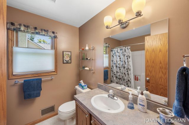 4629 Pine Drive, Laketown Twp, MI 49423