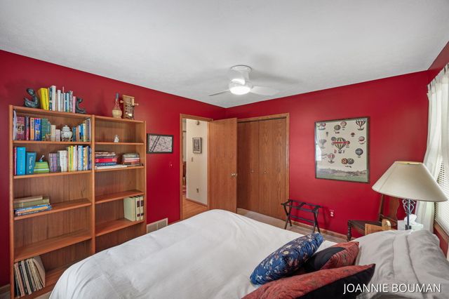 4629 Pine Drive, Laketown Twp, MI 49423