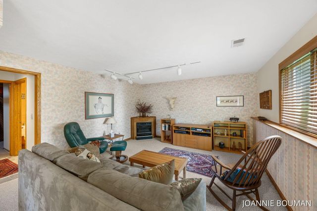 4629 Pine Drive, Laketown Twp, MI 49423