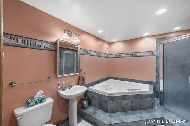 4629 Pine Drive, Laketown Twp, MI 49423