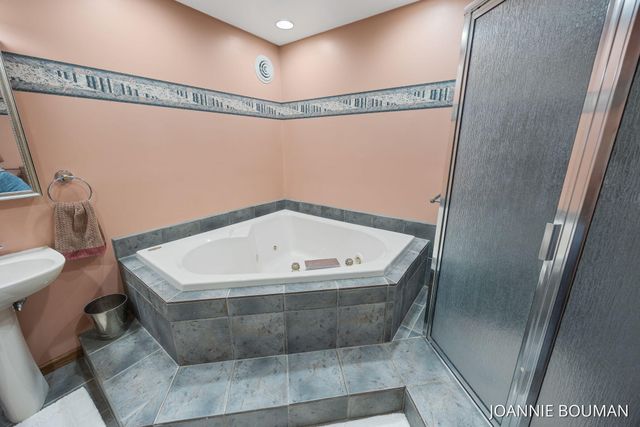 4629 Pine Drive, Laketown Twp, MI 49423
