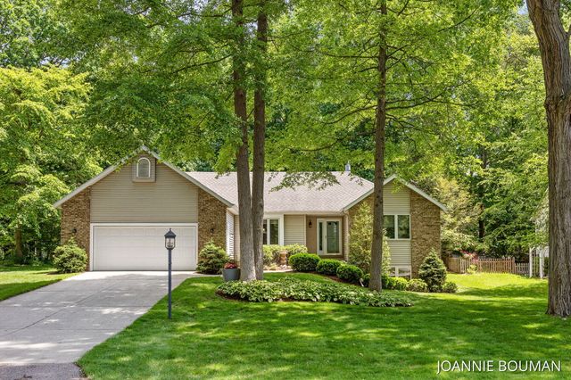 4629 Pine Drive, Laketown Twp, MI 49423