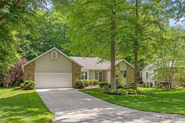 4629 Pine Drive, Laketown Twp, MI 49423