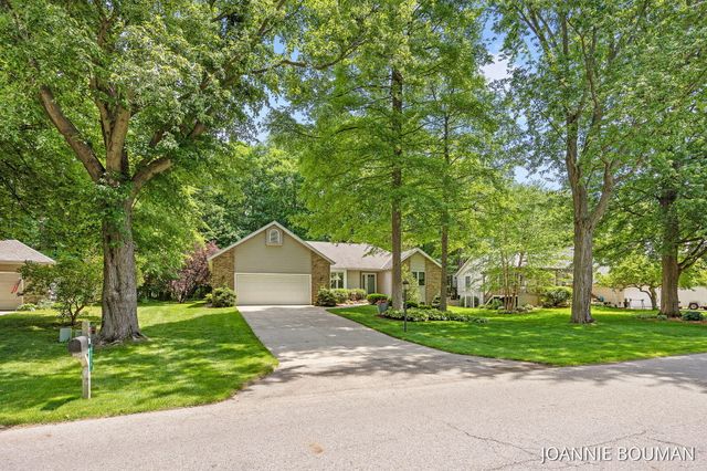 4629 Pine Drive, Laketown Twp, MI 49423