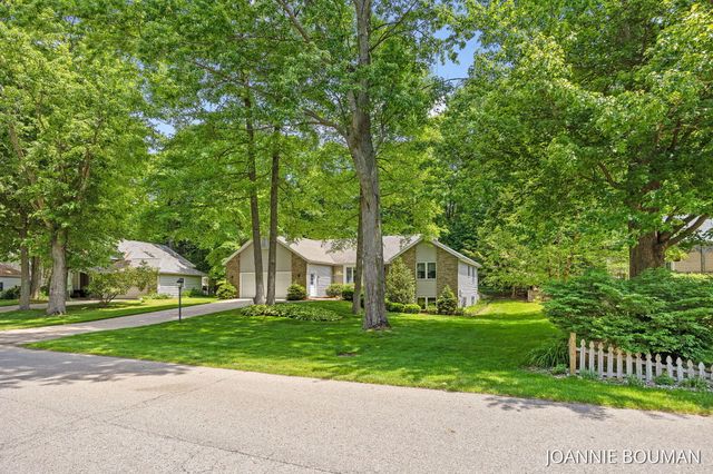 4629 Pine Drive, Laketown Twp, MI 49423