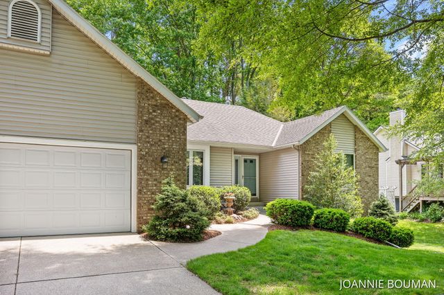 4629 Pine Drive, Laketown Twp, MI 49423