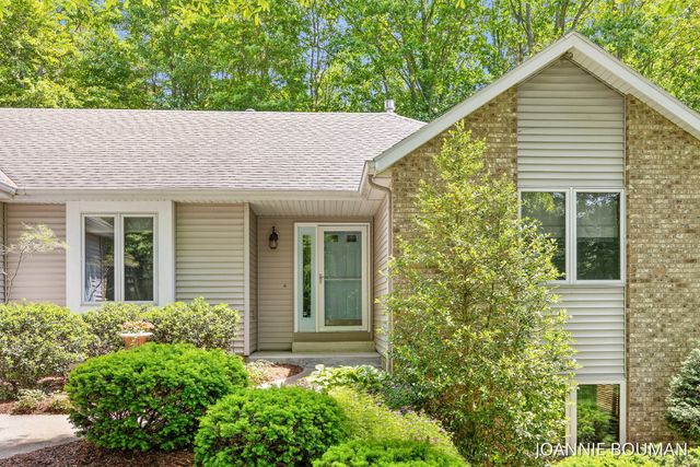 4629 Pine Drive, Laketown Twp, MI 49423