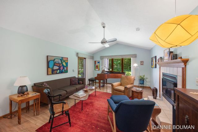 4629 Pine Drive, Laketown Twp, MI 49423