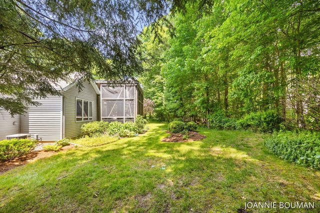 4629 Pine Drive, Laketown Twp, MI 49423