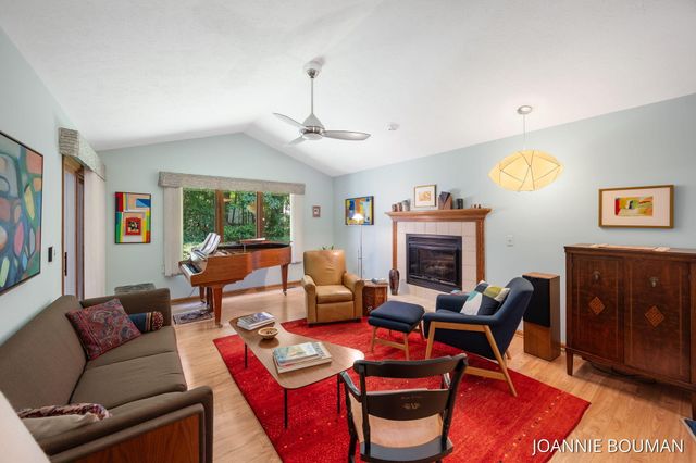 4629 Pine Drive, Laketown Twp, MI 49423