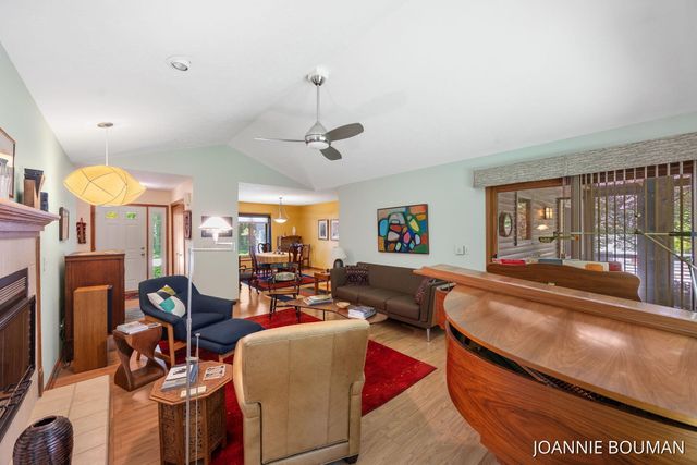 4629 Pine Drive, Laketown Twp, MI 49423