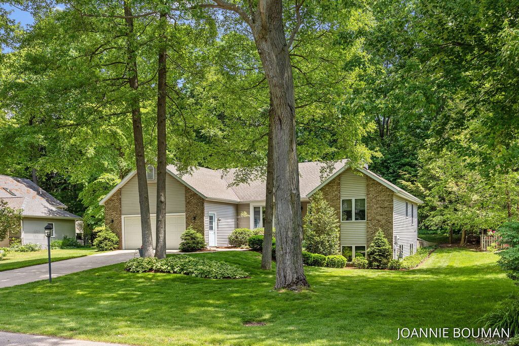 4629 Pine Drive, Laketown Twp, MI 49423