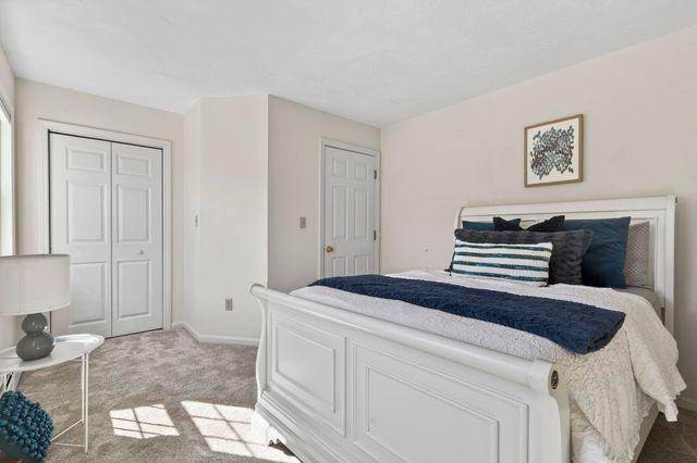 5 Walnut Circle, Merrimack, NH 03054